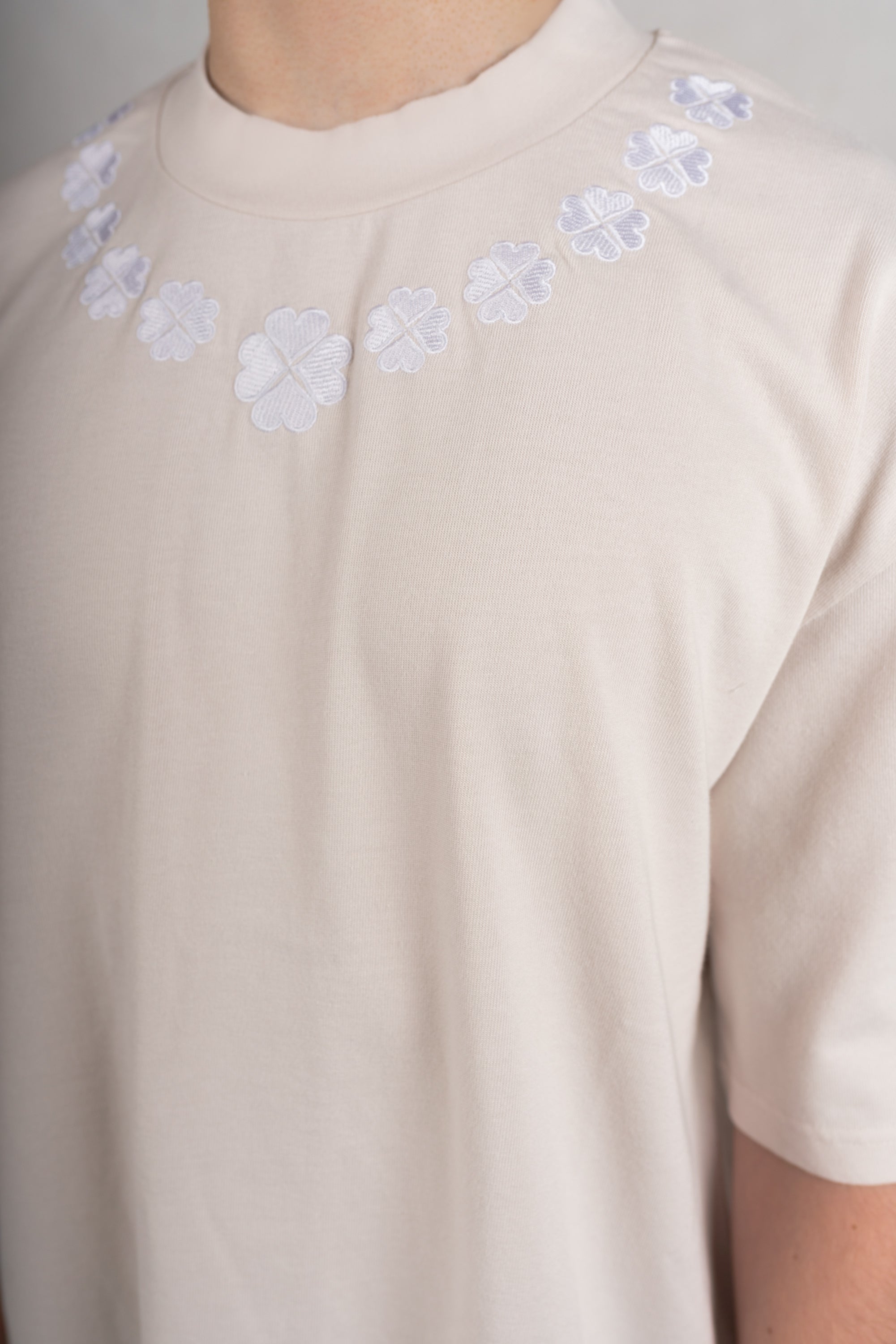 Oversized FlowerNecklace Tee