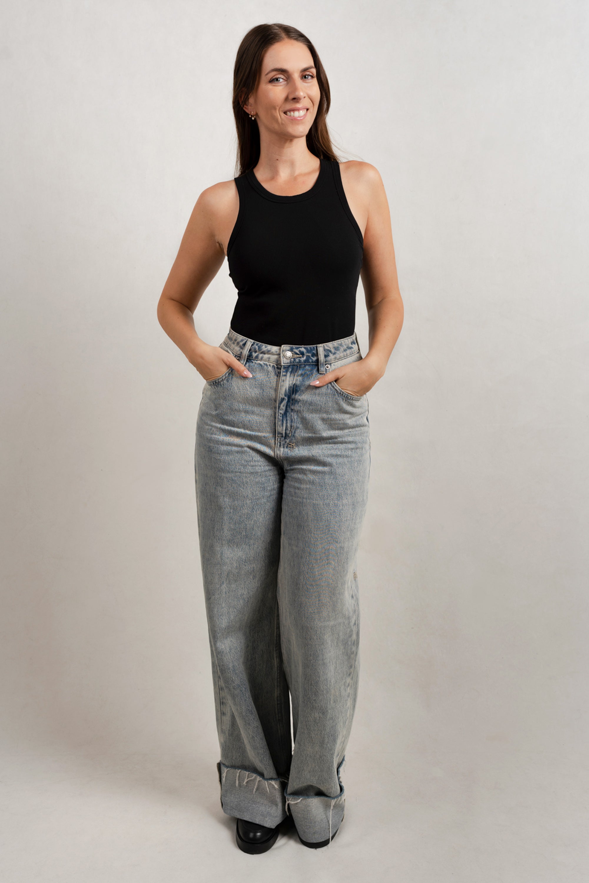 Sort tanktop med indbygget BH