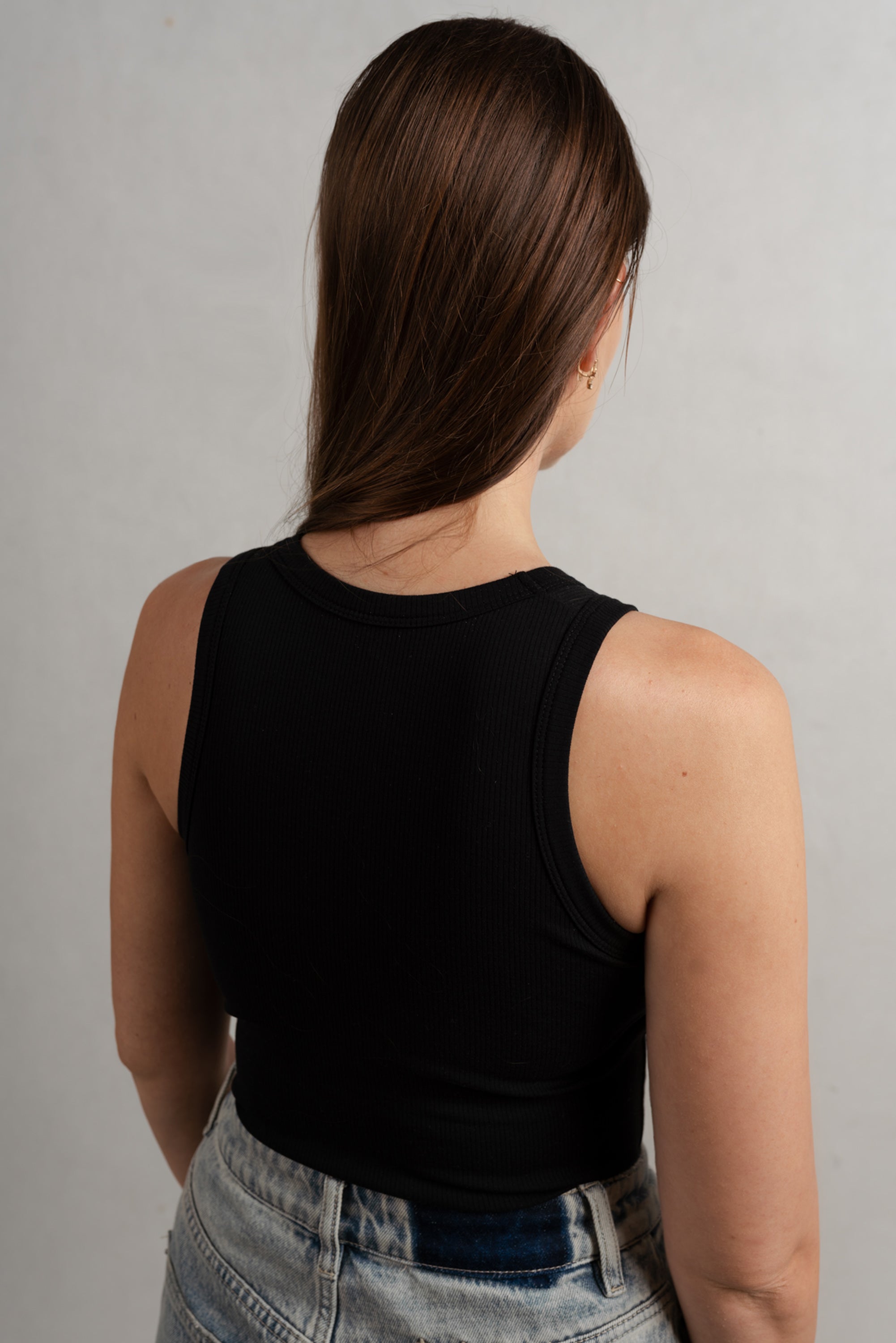 Sort tanktop med indbygget BH