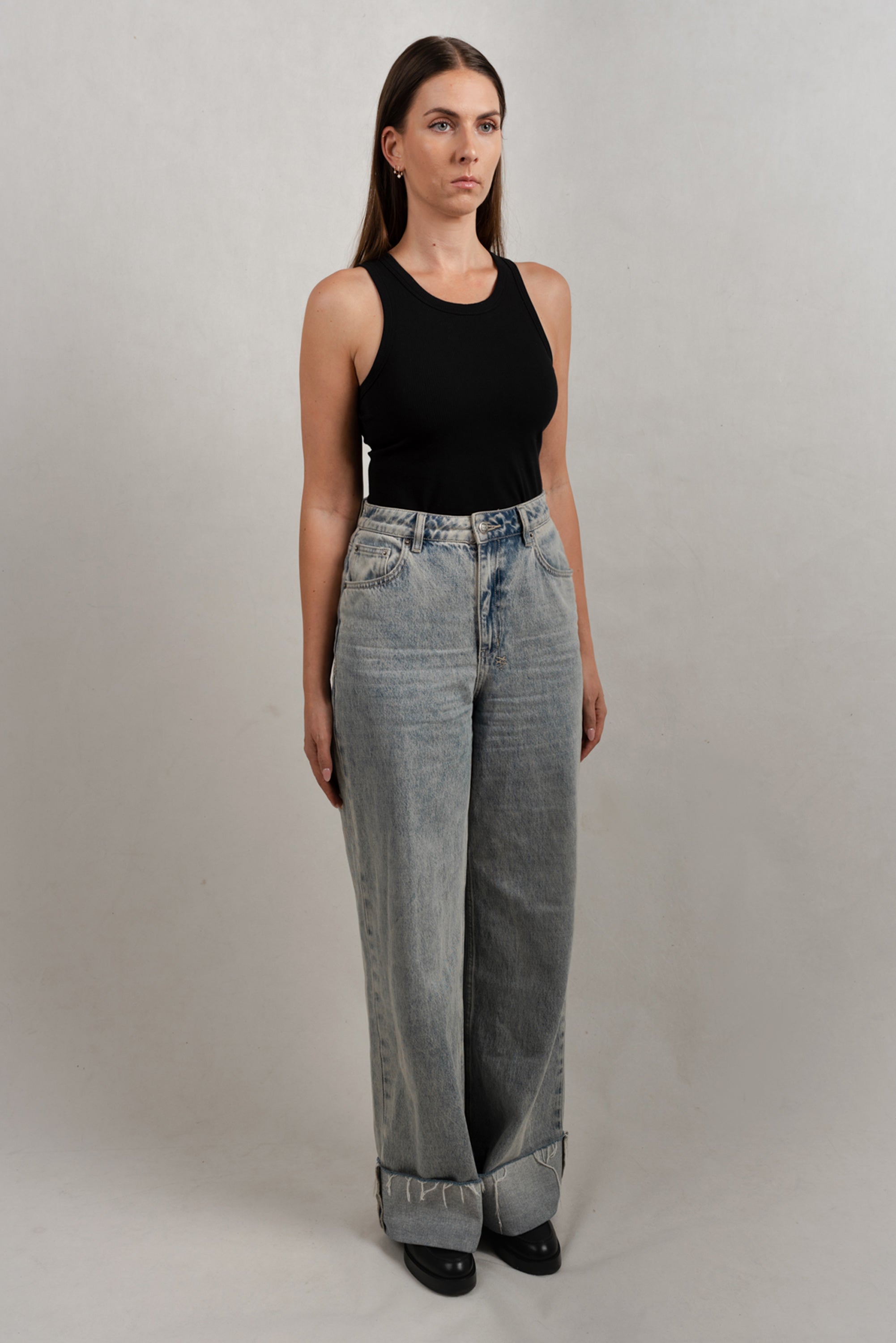 Sort tanktop med indbygget BH