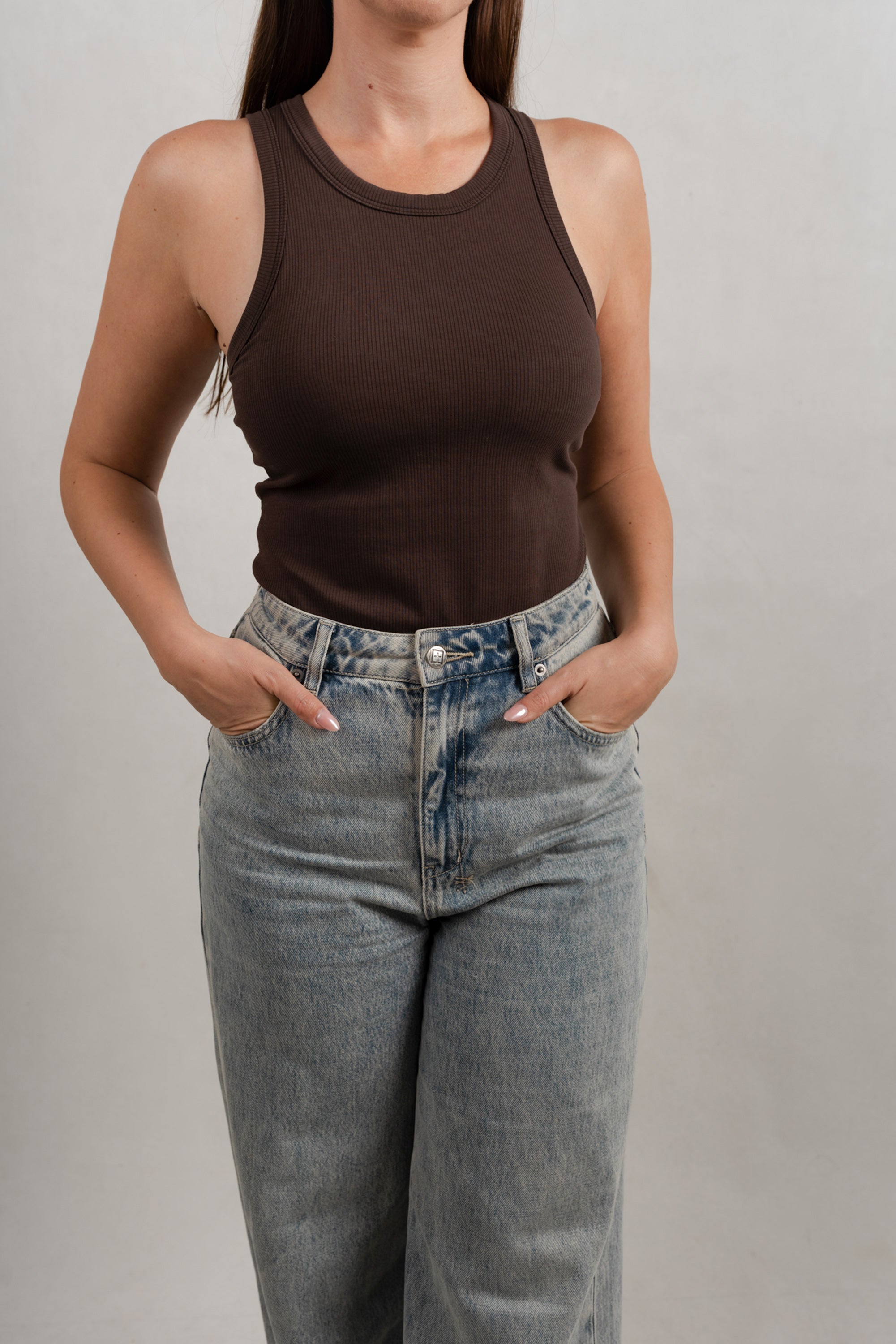 Brun tanktop med indbygget BH