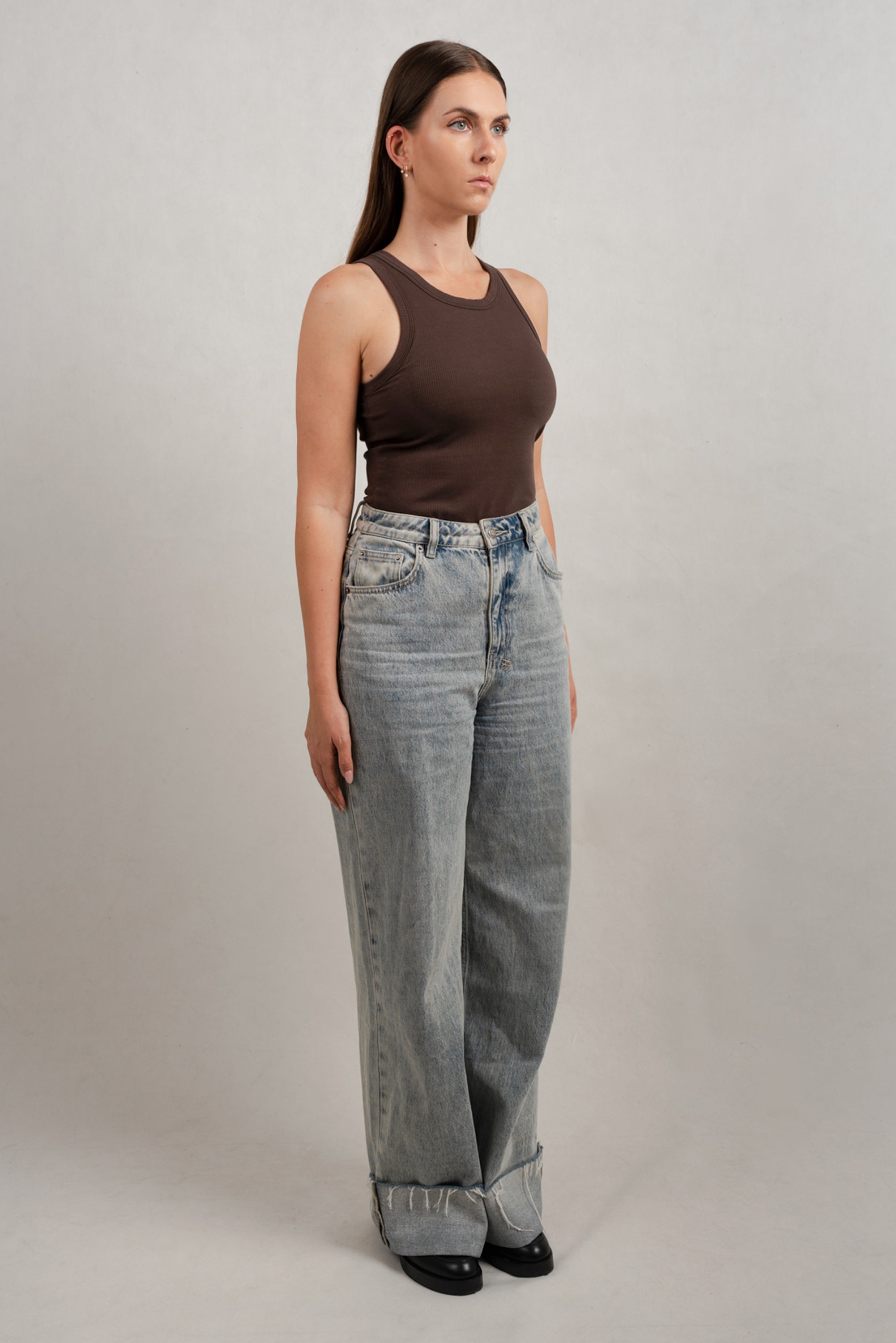 Brun tanktop med indbygget BH