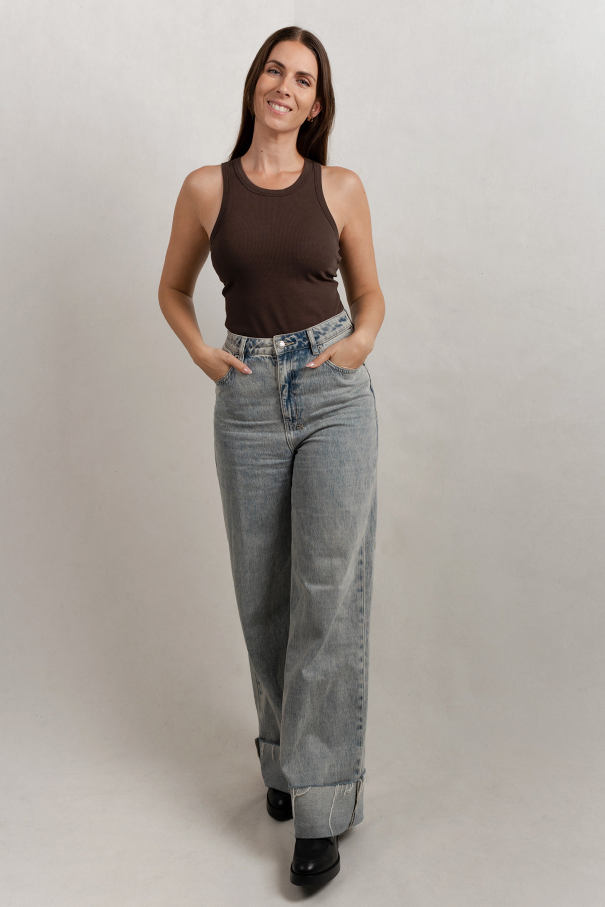 Brun tanktop med indbygget BH