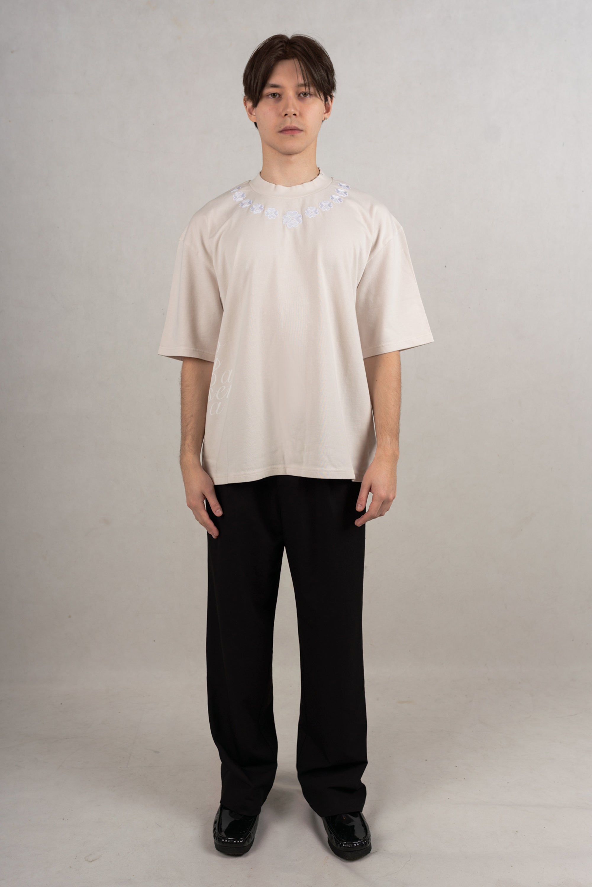 Oversized FlowerNecklace Tee