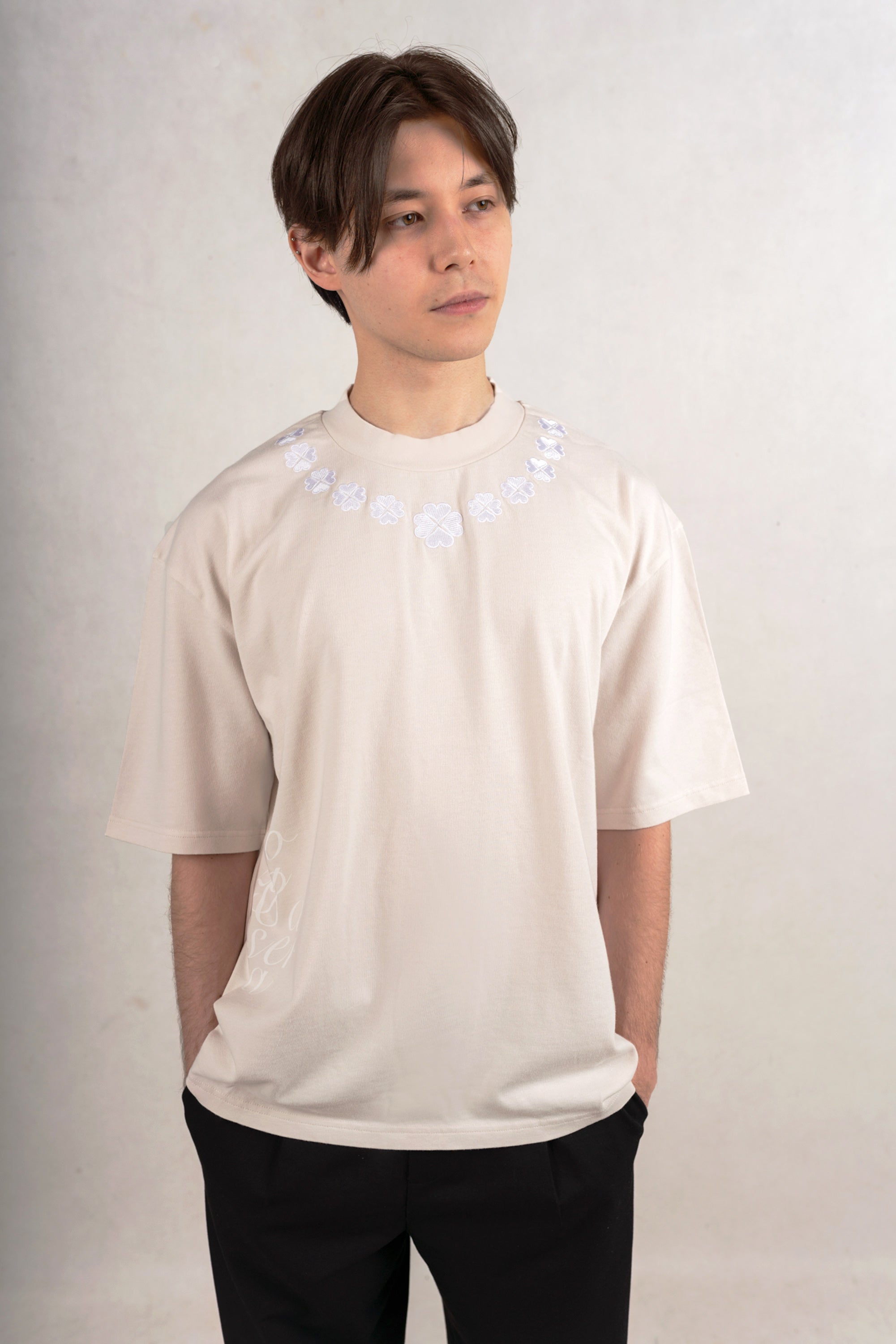 Oversized FlowerNecklace Tee